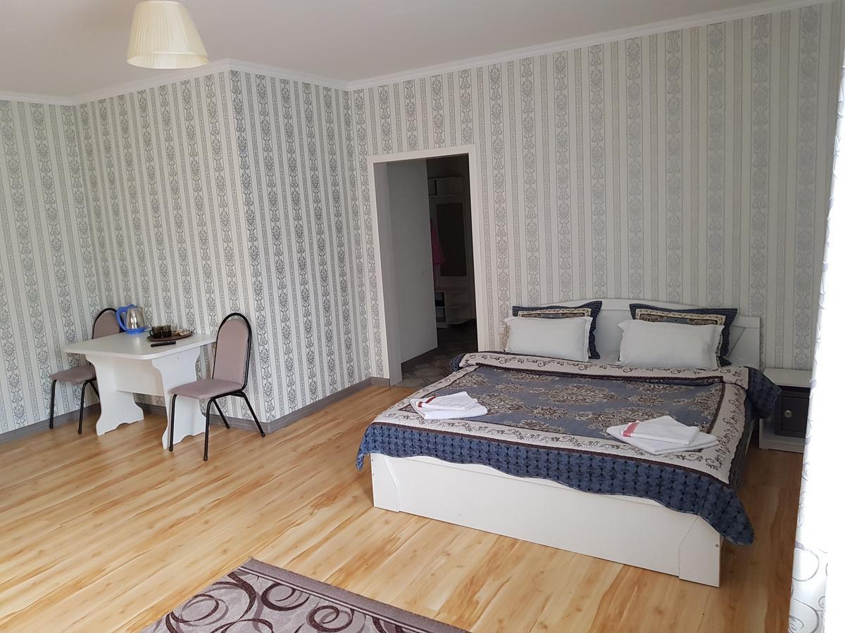 Mini Hotel Leila Ałma Ata Zewnętrze zdjęcie