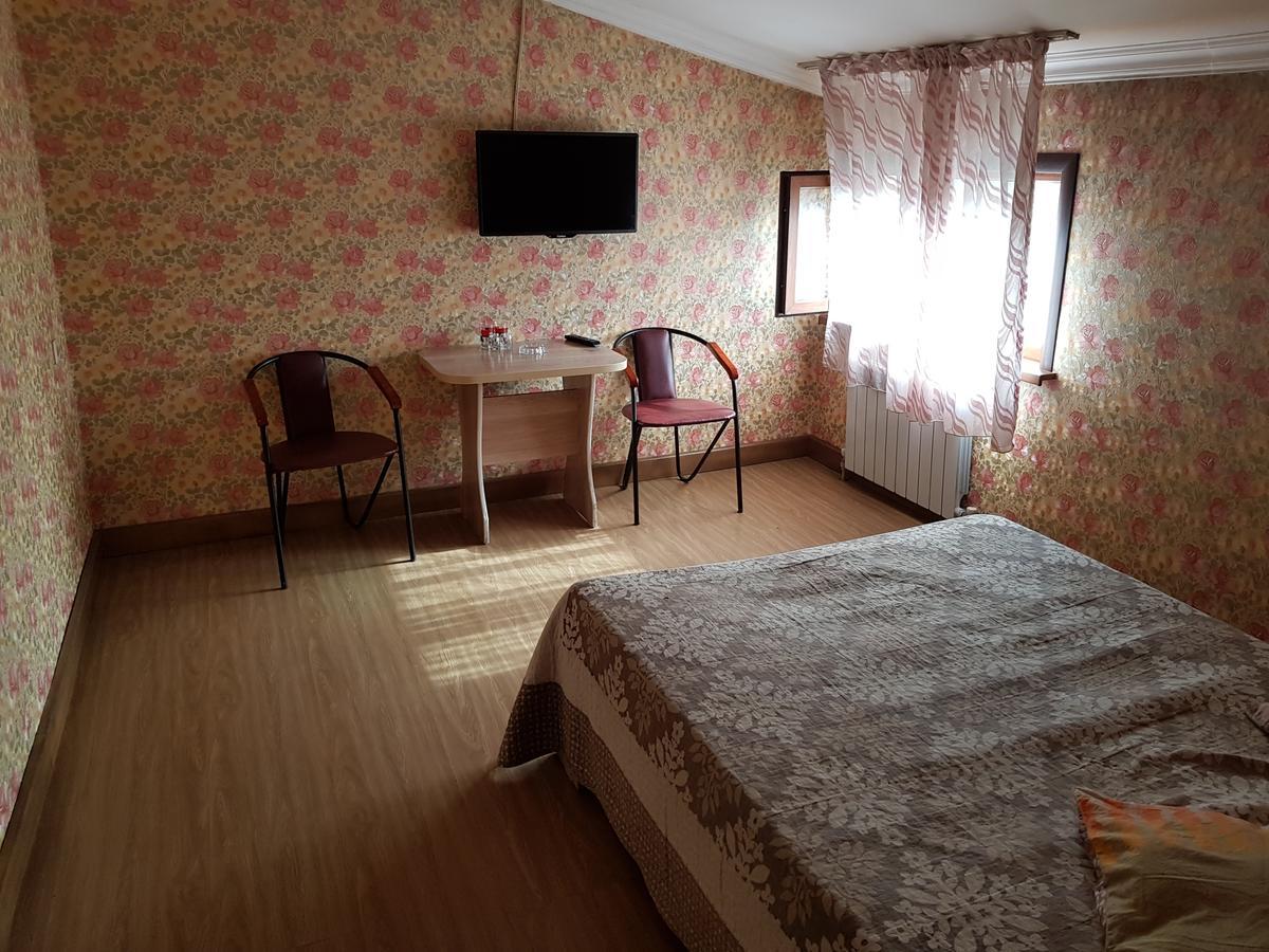 Mini Hotel Leila Ałma Ata Zewnętrze zdjęcie